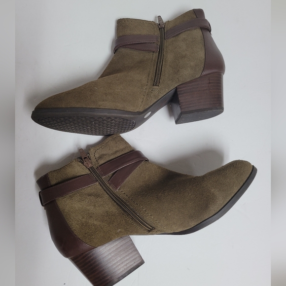 Alex Marie Olive Green Suede BootieSize: 10M - Picture 3 of 9